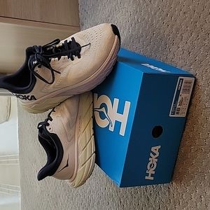 Hoka Arahi 5 size 8